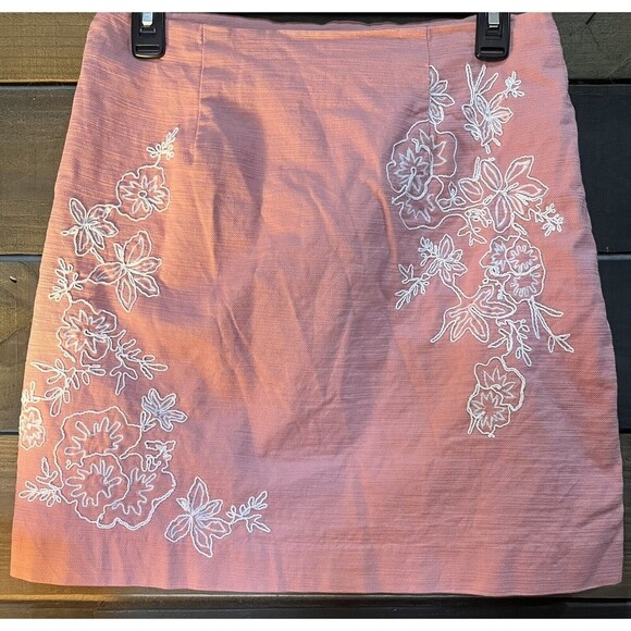 LOFT Dresses & Skirts - Loft Size 4 Pink Floral Embroidered Skirt Mini Short Side Zip EUC
